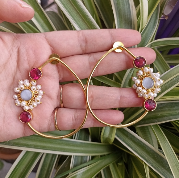 Handmade contemporary gold platted stone studded earrings - Picture 1 of 9